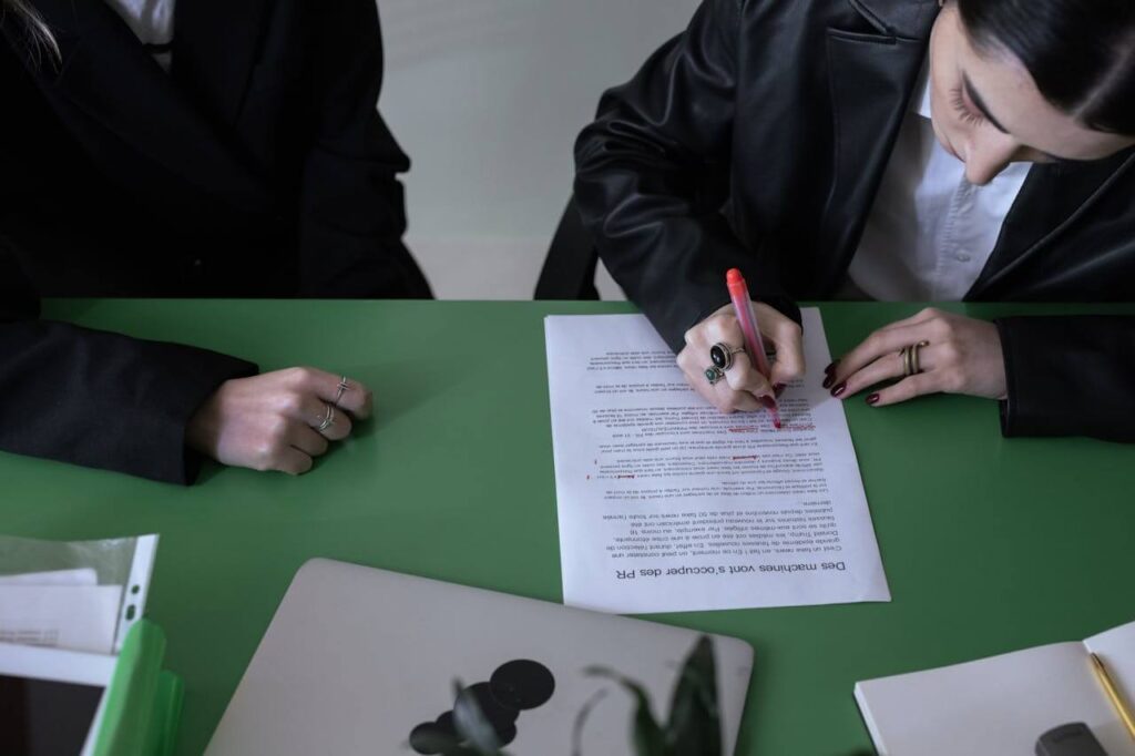 Executive Headhunter Reviews: Retained Search, Legitimacy Checks, and Risks